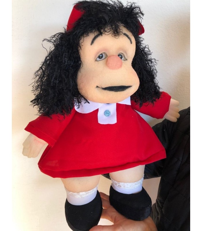 MAFALDA GESTI A CORPO INTERO