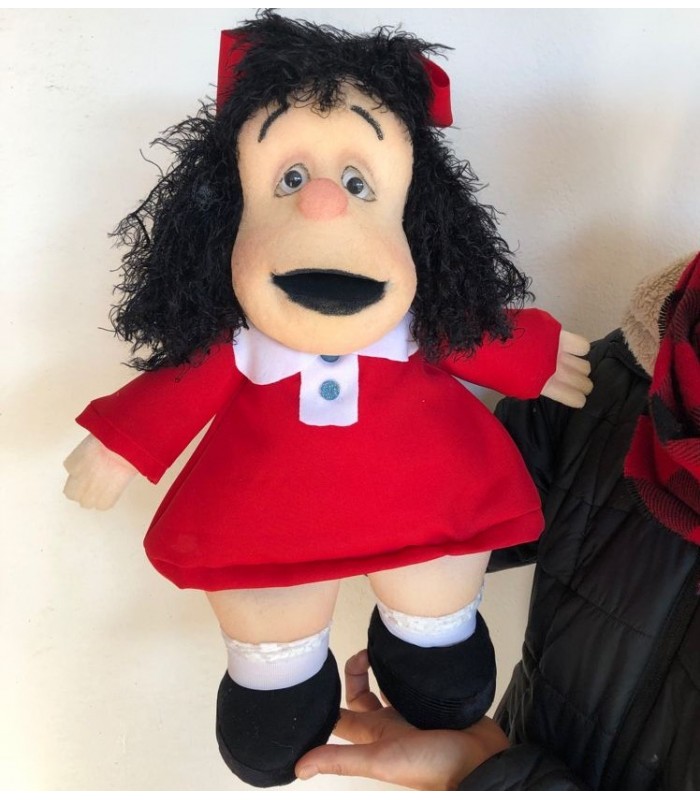 MAFALDA CUERPO COMPLETO GESTUAL